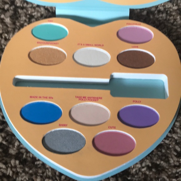 Prolly pocket eyeshadow pallet - Picture 3 of 3